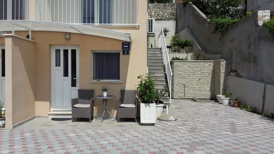 Apartments Amneris Trogir Bagian luar foto
