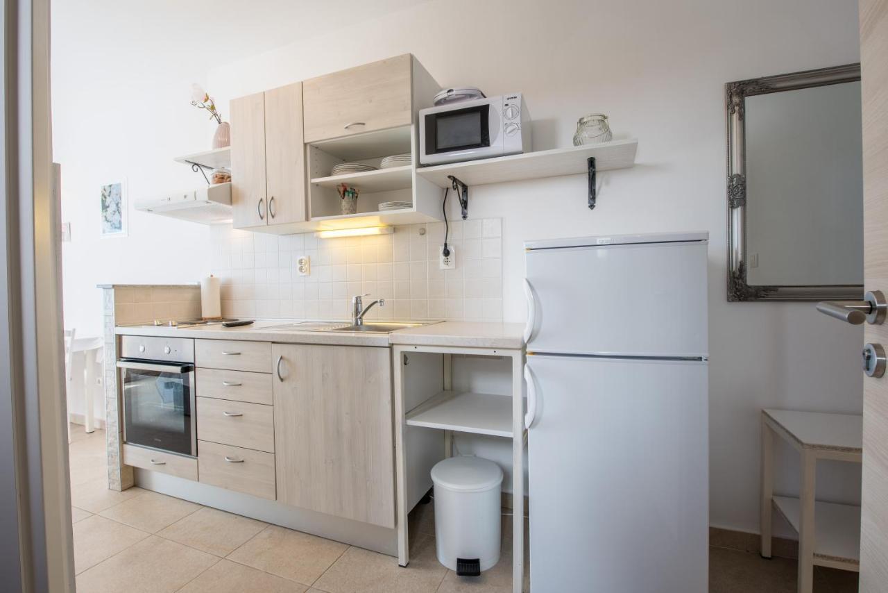 Apartments Amneris Trogir Bagian luar foto