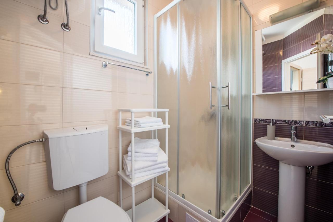 Apartments Amneris Trogir Bagian luar foto