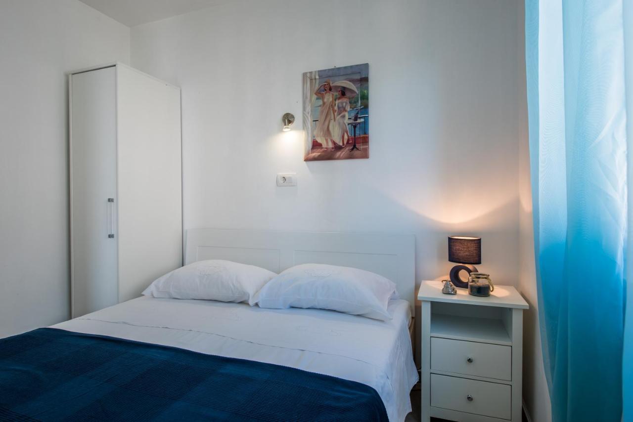 Apartments Amneris Trogir Bagian luar foto
