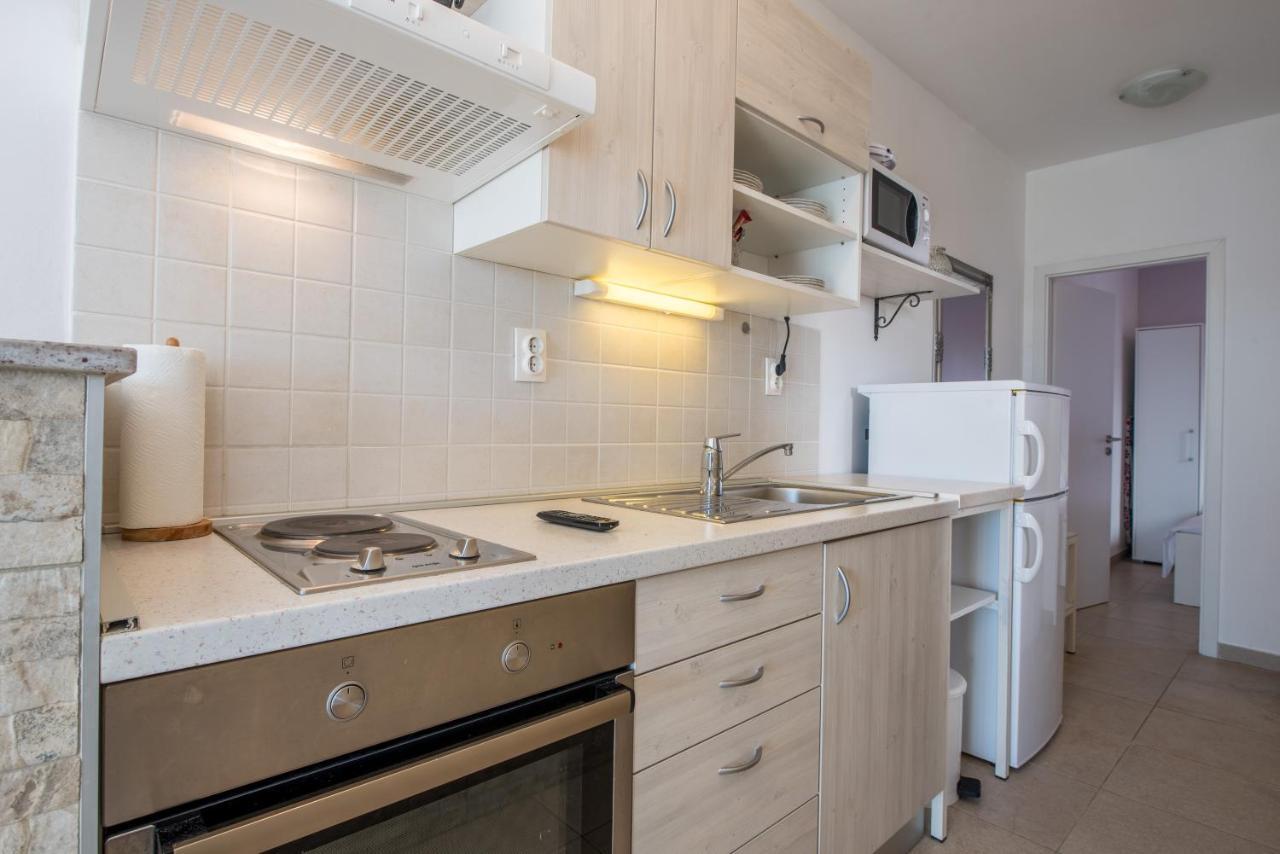 Apartments Amneris Trogir Bagian luar foto