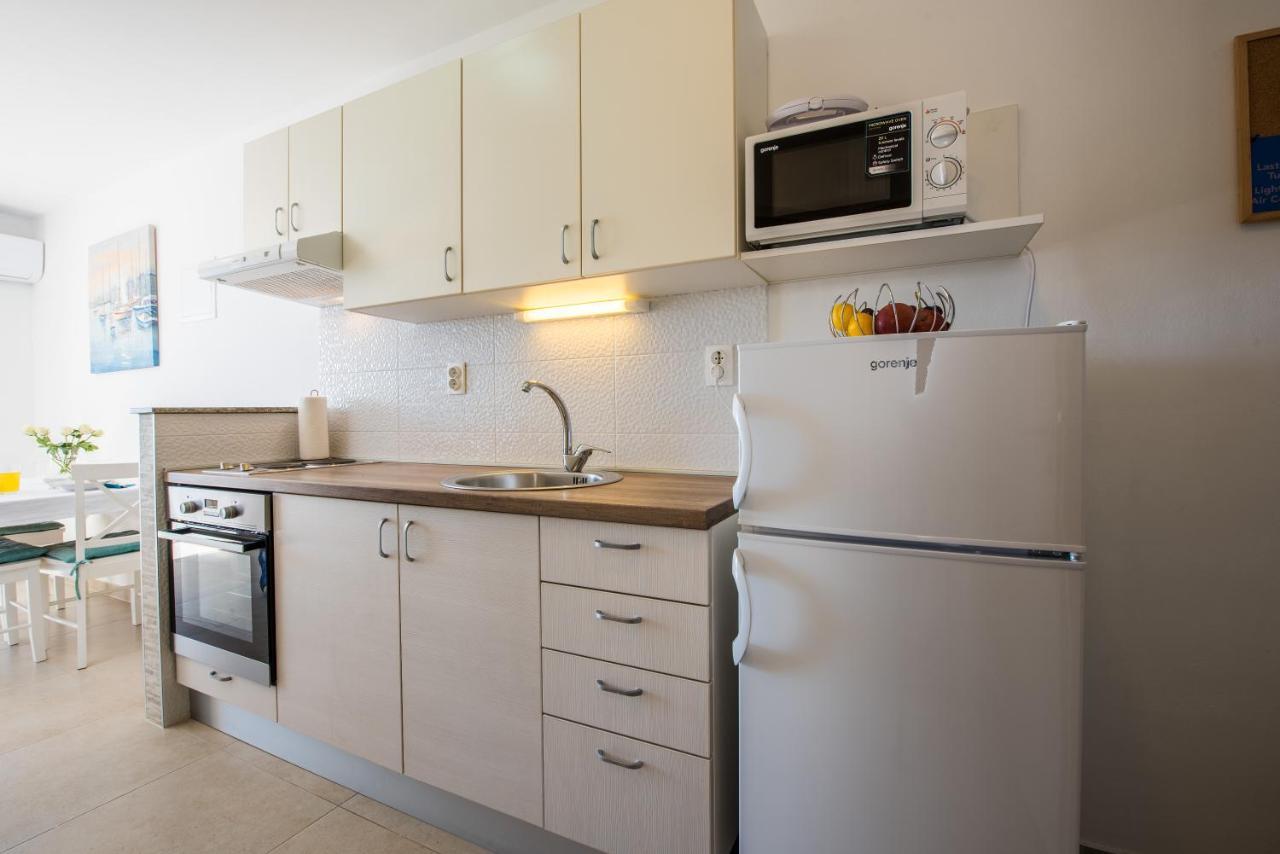Apartments Amneris Trogir Bagian luar foto