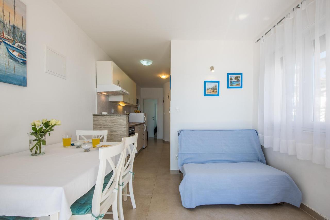 Apartments Amneris Trogir Bagian luar foto