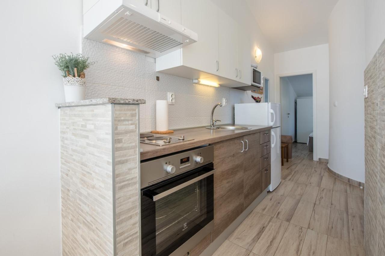 Apartments Amneris Trogir Bagian luar foto