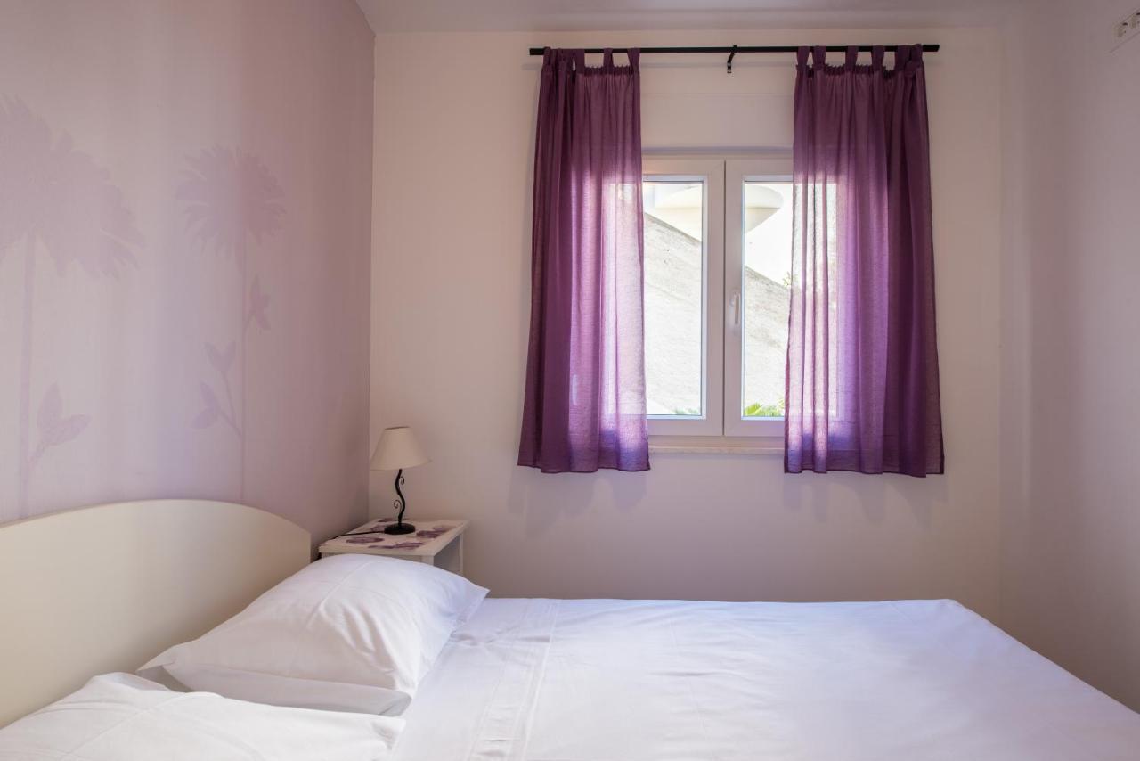 Apartments Amneris Trogir Bagian luar foto