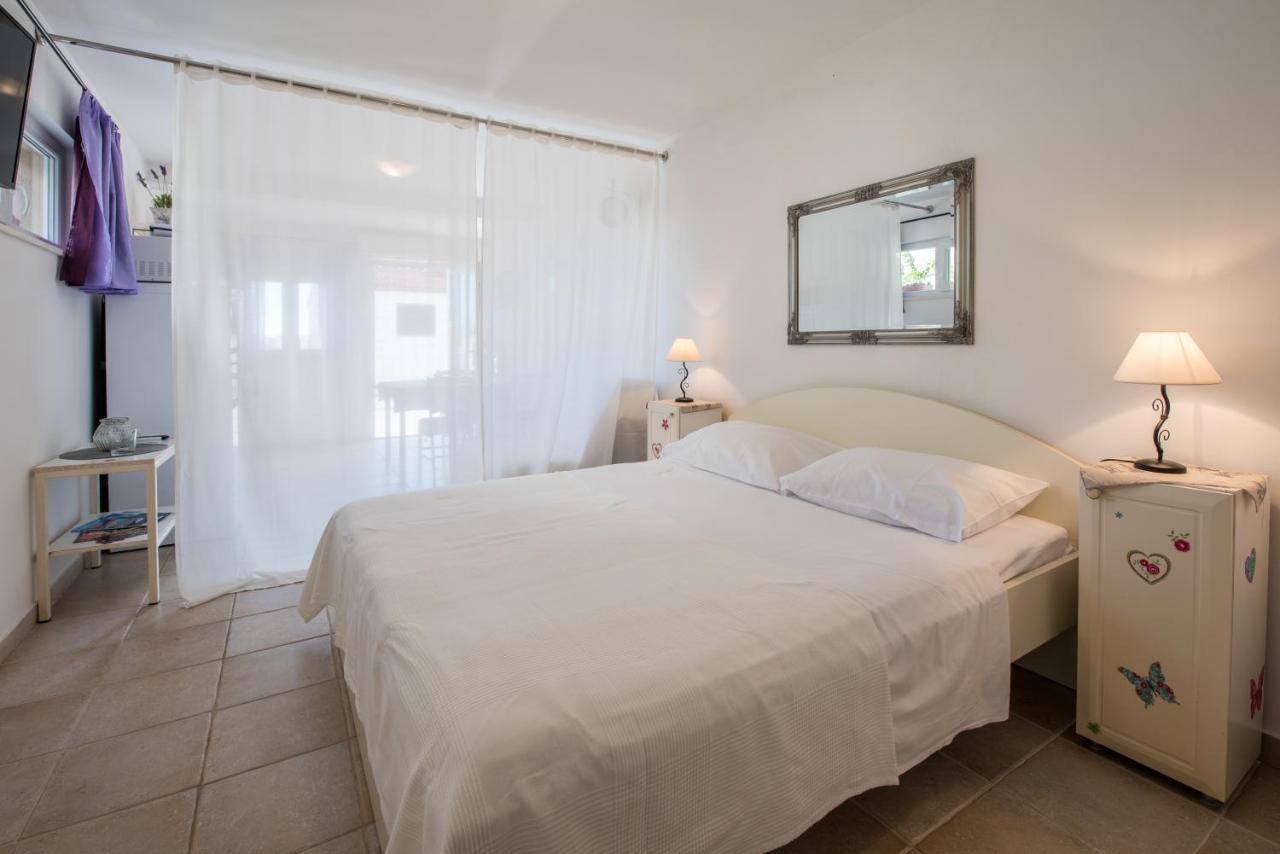 Apartments Amneris Trogir Bagian luar foto