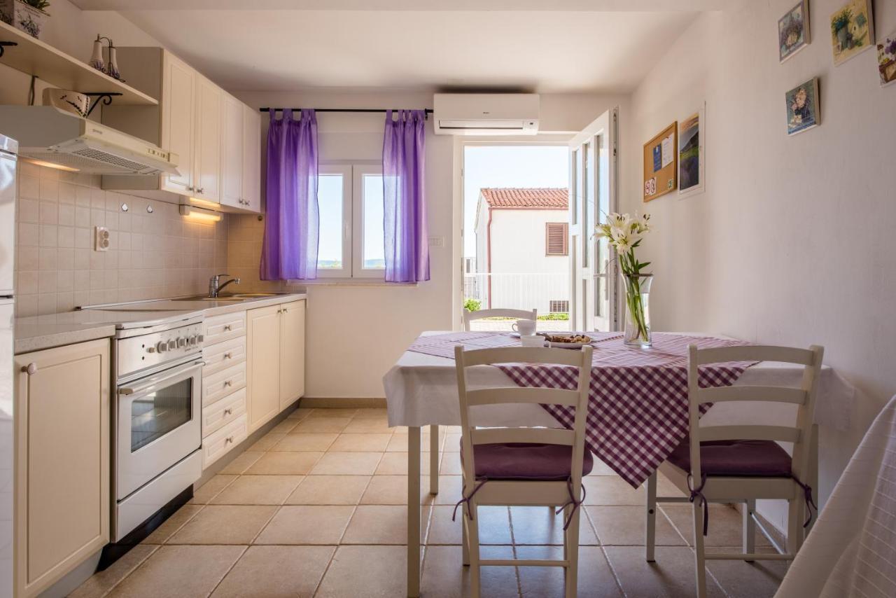 Apartments Amneris Trogir Bagian luar foto